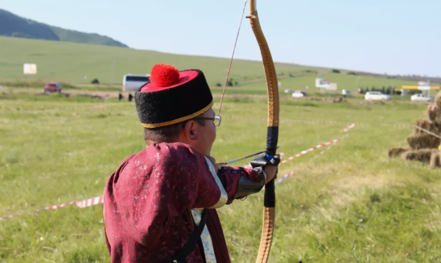 Спортивный клуб «Лучники-Харвачнр». 