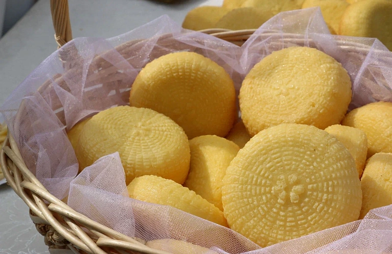 Сыр на Центральном рынке Майкопа. 