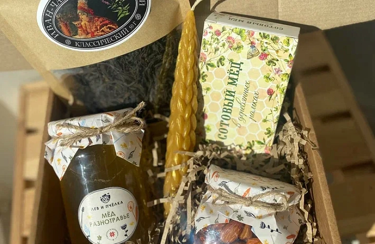 Медовая лавка «ЛЕВ И ПЧЁЛКА». 