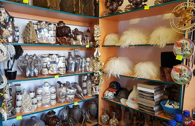 Сувенирный магазин . 