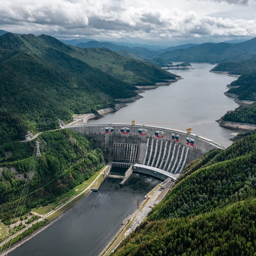 Смотровая площадка Саяно-Шушенской ГЭС. 