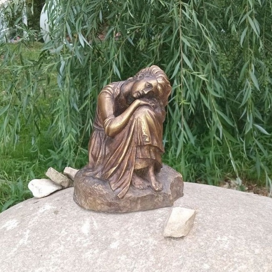 Фигурки по мотивам творчества художника Виктора Васнецова. 