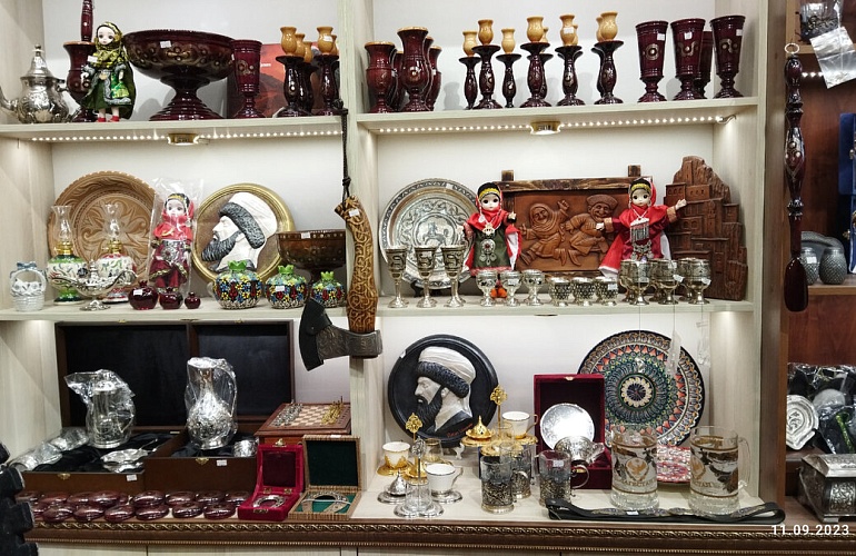 Сувенирный магазин . 