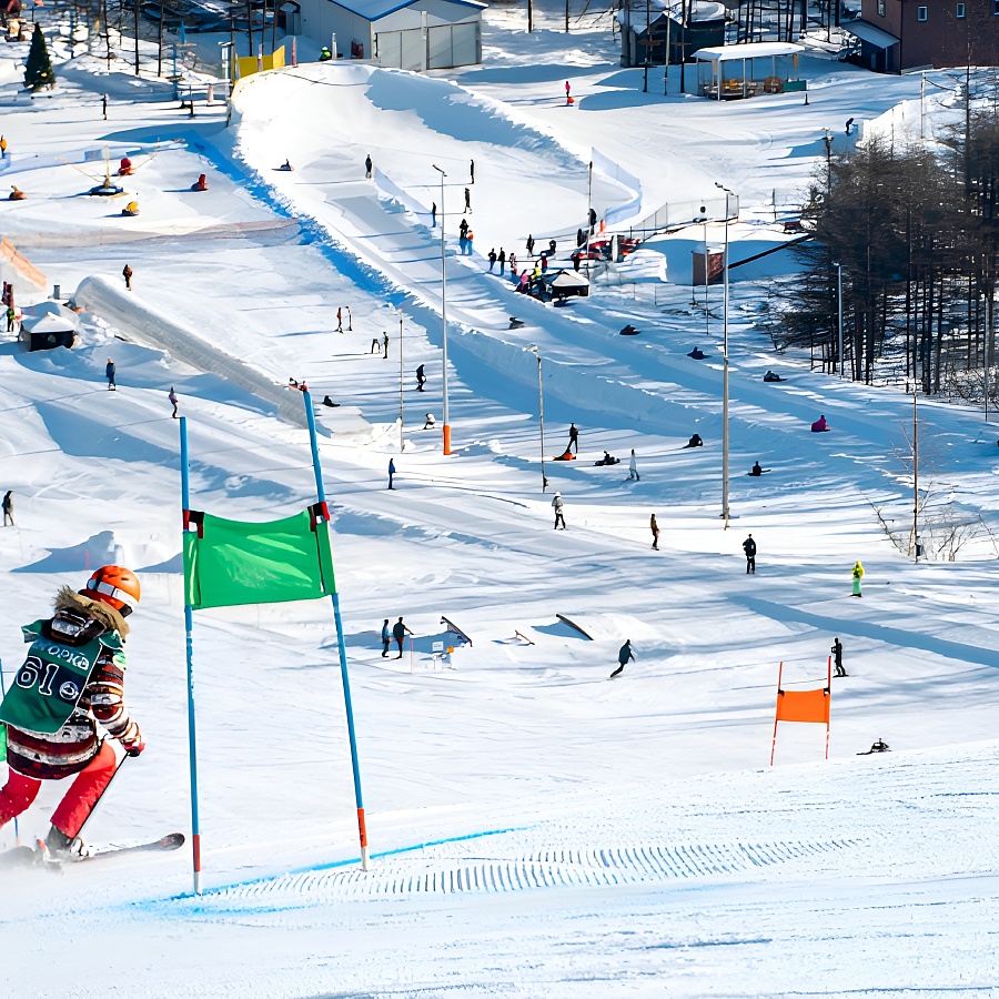 Склоны спортивно-развлекательного комплекса  "Снегорка". 